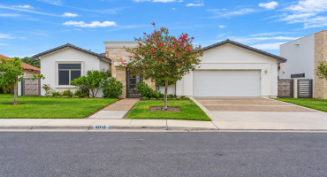 3012 George Martin Dr., Laredo, Texas 78041, 3 Bedrooms Bedrooms, 9 Rooms Rooms,3 BathroomsBathrooms,Residential,For Sale,3012 George Martin Dr.,20264620