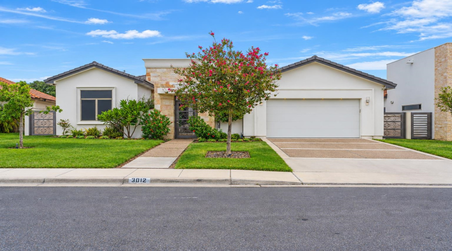 3012 George Martin Dr., Laredo, Texas 78041, 3 Bedrooms Bedrooms, 9 Rooms Rooms,3 BathroomsBathrooms,Residential,For Sale,3012 George Martin Dr.,20264620