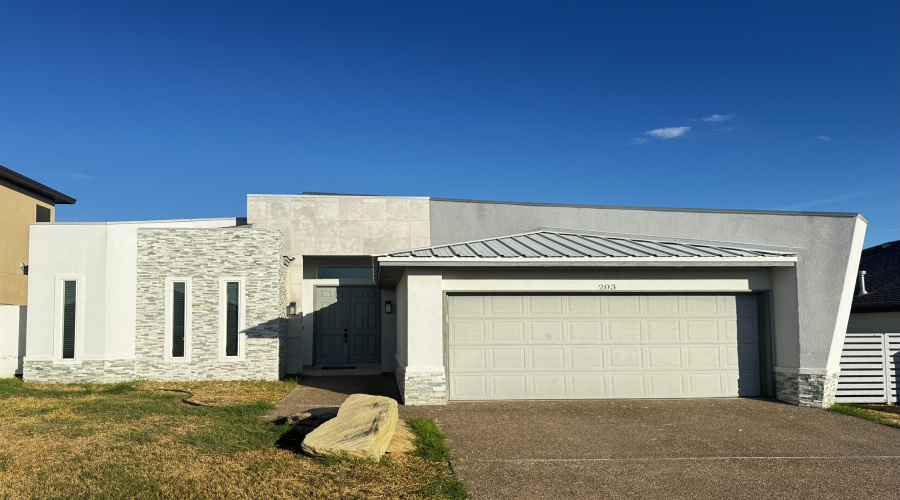203 Desert Palm Dr., Laredo, Texas 78041, 3 Bedrooms Bedrooms, 5 Rooms Rooms,2 BathroomsBathrooms,Residential,For Rent,203 Desert Palm Dr.,20264624