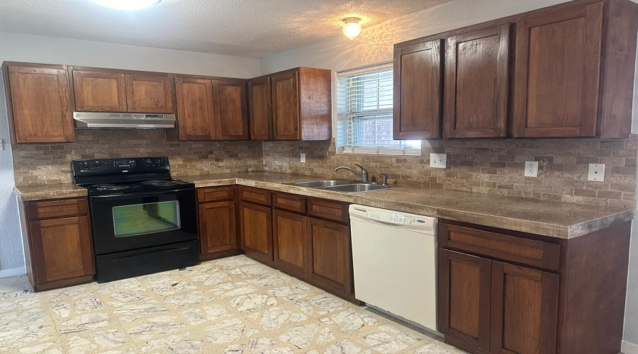 2315 Guerrero St, Laredo, Texas 78043, 3 Bedrooms Bedrooms, 6 Rooms Rooms,2 BathroomsBathrooms,Residential,For Rent,2315 Guerrero St,20264625