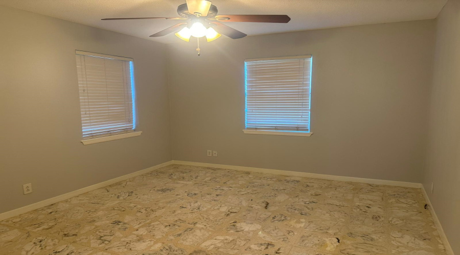 2315 Guerrero St, Laredo, Texas 78043, 3 Bedrooms Bedrooms, 6 Rooms Rooms,2 BathroomsBathrooms,Residential,For Rent,2315 Guerrero St,20264625
