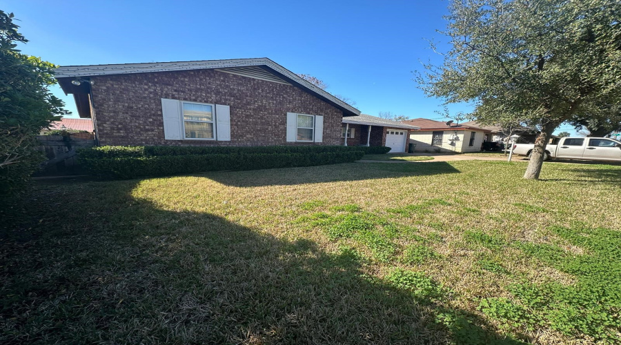 2315 Guerrero St, Laredo, Texas 78043, 3 Bedrooms Bedrooms, 6 Rooms Rooms,2 BathroomsBathrooms,Residential,For Rent,2315 Guerrero St,20264625