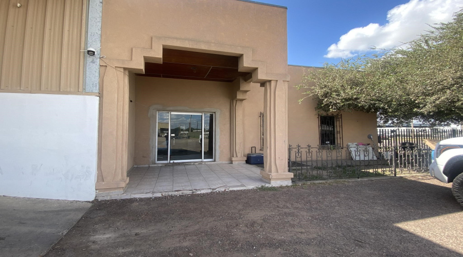 2019 Jefferson St, LAREDO, Texas 78040, 1 Bedroom Bedrooms, 21 Rooms Rooms,2 BathroomsBathrooms,Commercial/industrial,For Rent,2019 Jefferson St,20264636
