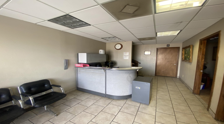 2019 Jefferson St, LAREDO, Texas 78040, 1 Bedroom Bedrooms, 21 Rooms Rooms,2 BathroomsBathrooms,Commercial/industrial,For Rent,2019 Jefferson St,20264636