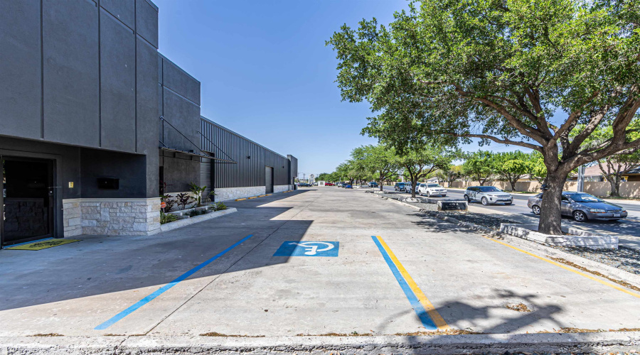 6502 N Bartlett Ave, Laredo, Texas 78041, 1 Room Rooms,2 BathroomsBathrooms,Commercial retail/office,For Rent,6502 N Bartlett Ave,20264633