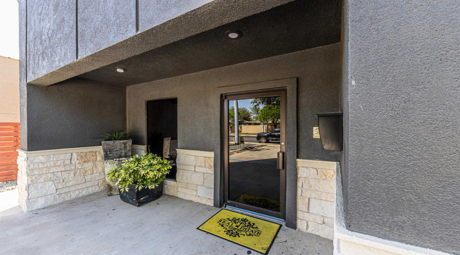 6502 N Bartlett Ave, Laredo, Texas 78041, 1 Room Rooms,2 BathroomsBathrooms,Commercial retail/office,For Rent,6502 N Bartlett Ave,20264633