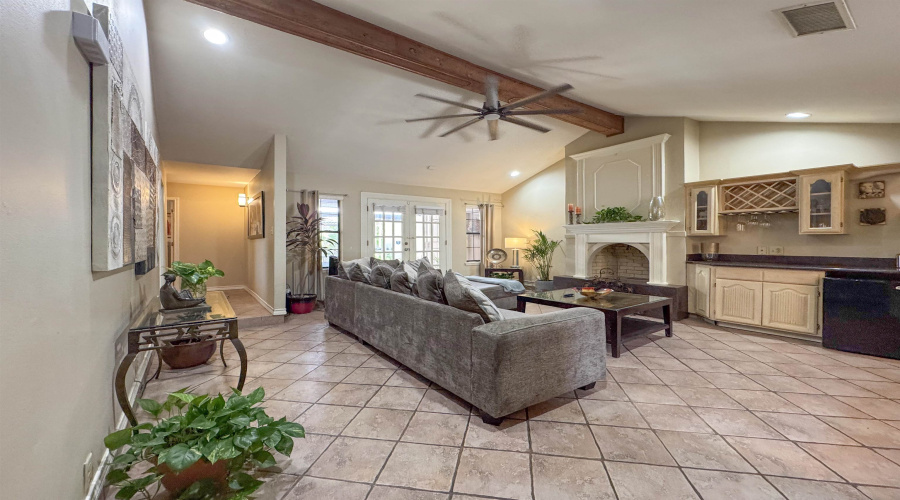 1227 Andrew Ln, Laredo, Texas 78045, 4 Bedrooms Bedrooms, 8 Rooms Rooms,3 BathroomsBathrooms,Residential,For Sale,1227 Andrew Ln,20264629