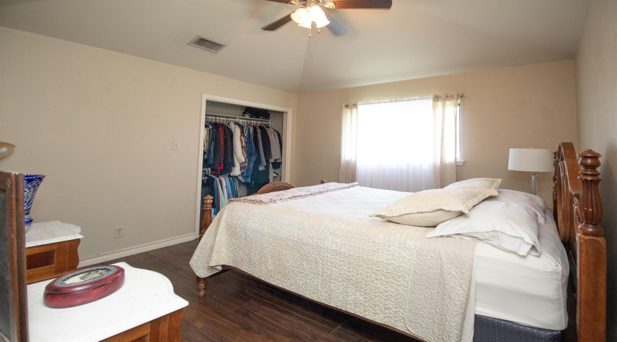 1227 Andrew Ln, Laredo, Texas 78045, 4 Bedrooms Bedrooms, 8 Rooms Rooms,3 BathroomsBathrooms,Residential,For Sale,1227 Andrew Ln,20264629