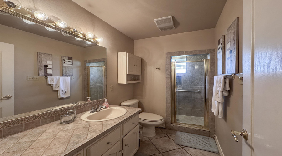 1227 Andrew Ln, Laredo, Texas 78045, 4 Bedrooms Bedrooms, 8 Rooms Rooms,3 BathroomsBathrooms,Residential,For Sale,1227 Andrew Ln,20264629