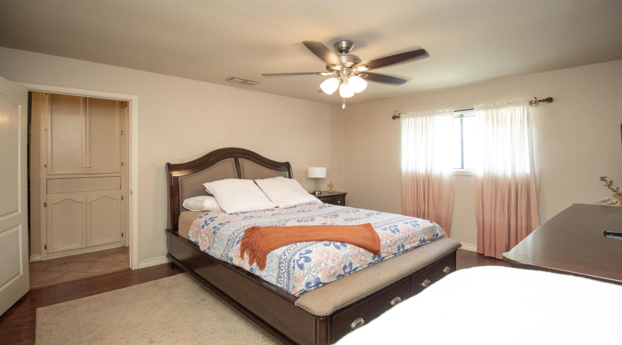 1227 Andrew Ln, Laredo, Texas 78045, 4 Bedrooms Bedrooms, 8 Rooms Rooms,3 BathroomsBathrooms,Residential,For Sale,1227 Andrew Ln,20264629