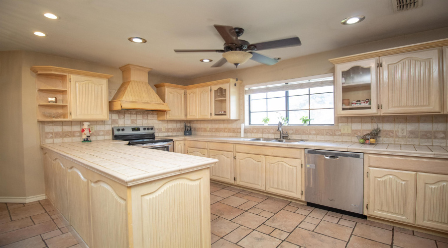 1227 Andrew Ln, Laredo, Texas 78045, 4 Bedrooms Bedrooms, 8 Rooms Rooms,3 BathroomsBathrooms,Residential,For Sale,1227 Andrew Ln,20264629