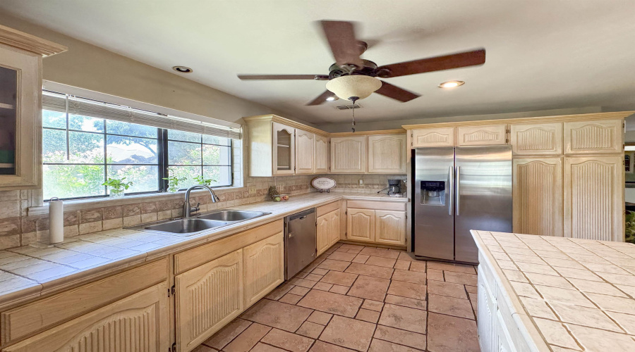 1227 Andrew Ln, Laredo, Texas 78045, 4 Bedrooms Bedrooms, 8 Rooms Rooms,3 BathroomsBathrooms,Residential,For Sale,1227 Andrew Ln,20264629