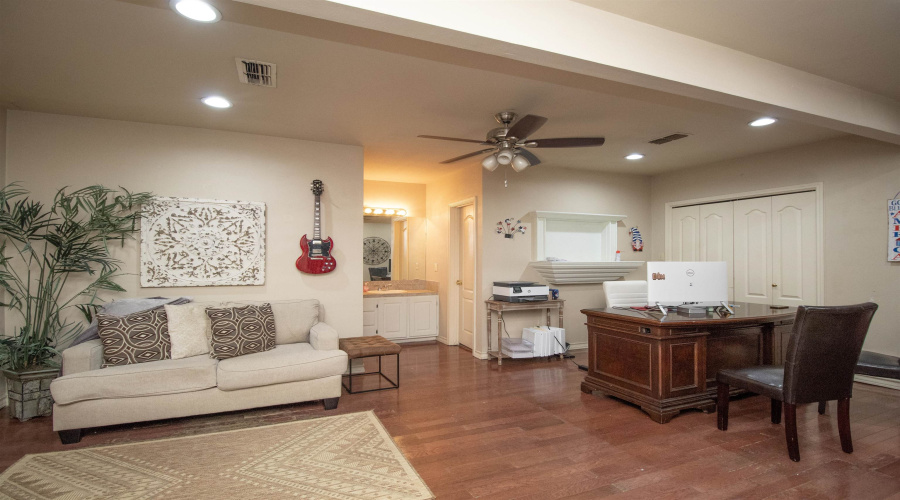 1227 Andrew Ln, Laredo, Texas 78045, 4 Bedrooms Bedrooms, 8 Rooms Rooms,3 BathroomsBathrooms,Residential,For Sale,1227 Andrew Ln,20264629