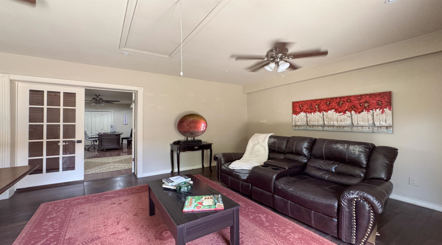 1227 Andrew Ln, Laredo, Texas 78045, 4 Bedrooms Bedrooms, 8 Rooms Rooms,3 BathroomsBathrooms,Residential,For Sale,1227 Andrew Ln,20264629