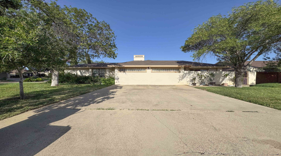 1227 Andrew Ln, Laredo, Texas 78045, 4 Bedrooms Bedrooms, 8 Rooms Rooms,3 BathroomsBathrooms,Residential,For Sale,1227 Andrew Ln,20264629