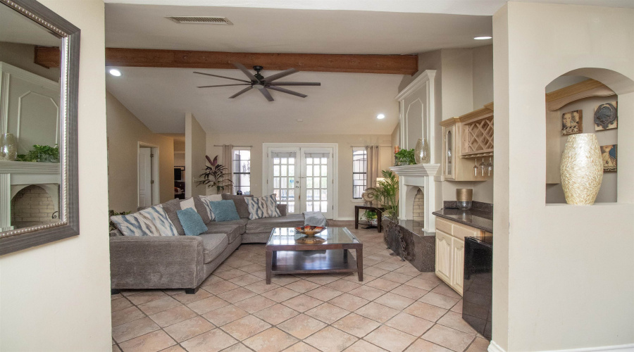 1227 Andrew Ln, Laredo, Texas 78045, 4 Bedrooms Bedrooms, 8 Rooms Rooms,3 BathroomsBathrooms,Residential,For Sale,1227 Andrew Ln,20264629