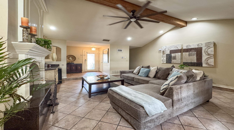 1227 Andrew Ln, Laredo, Texas 78045, 4 Bedrooms Bedrooms, 8 Rooms Rooms,3 BathroomsBathrooms,Residential,For Sale,1227 Andrew Ln,20264629