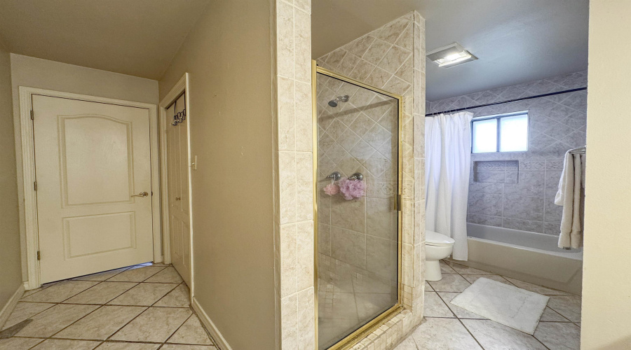 1227 Andrew Ln, Laredo, Texas 78045, 4 Bedrooms Bedrooms, 8 Rooms Rooms,3 BathroomsBathrooms,Residential,For Sale,1227 Andrew Ln,20264629