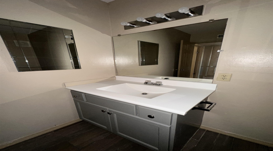 605 Bustamante St, Laredo, Texas 78041, 2 Bedrooms Bedrooms, 2 Rooms Rooms,1 BathroomBathrooms,Residential,For Rent,605 Bustamante St,20264631