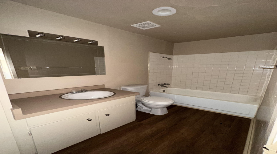 2219 E Travis St, Laredo, Texas 78041, 1 Bedroom Bedrooms, 2 Rooms Rooms,1 BathroomBathrooms,Residential,For Rent,2219 E Travis St,20264632