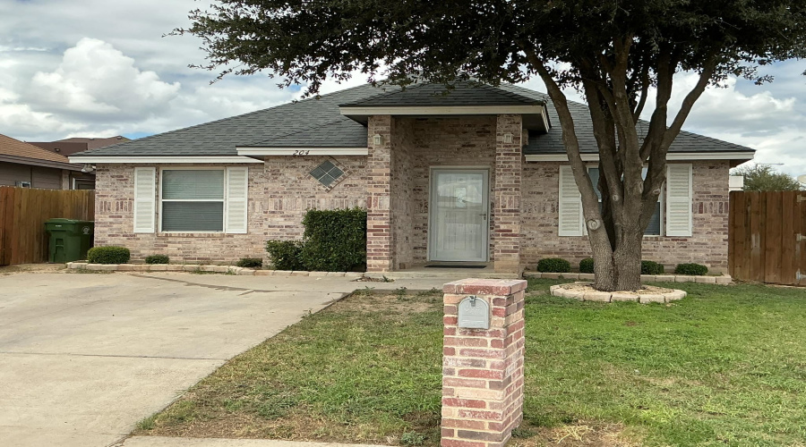 204 Girasol Ct, Laredo, Texas 78043, 3 Bedrooms Bedrooms, 5 Rooms Rooms,2 BathroomsBathrooms,Residential,For Rent,204 Girasol Ct,20264634
