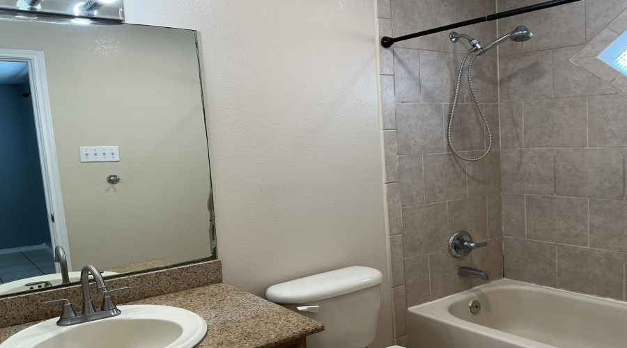 204 Girasol Ct, Laredo, Texas 78043, 3 Bedrooms Bedrooms, 5 Rooms Rooms,2 BathroomsBathrooms,Residential,For Rent,204 Girasol Ct,20264634