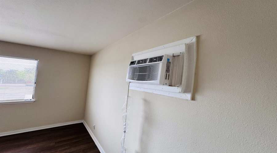 1303 E Eistetter St, Laredo, Texas 78041, 1 Bedroom Bedrooms, 2 Rooms Rooms,1 BathroomBathrooms,Residential,For Rent,1303 E Eistetter St,20264637