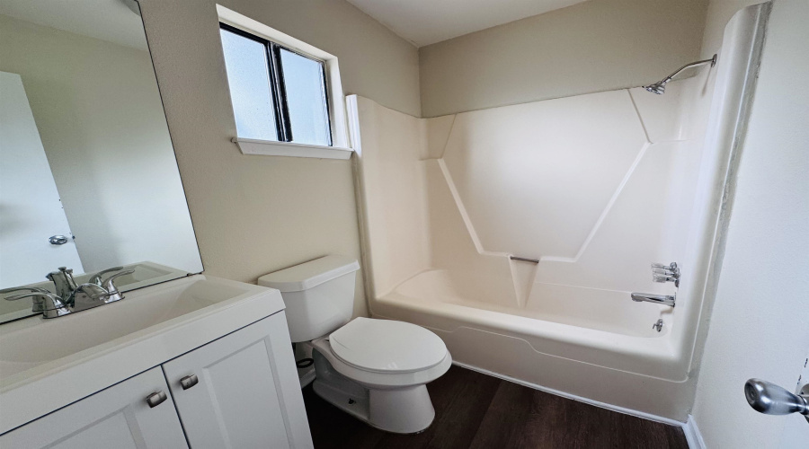 1303 E Eistetter St, Laredo, Texas 78041, 1 Bedroom Bedrooms, 2 Rooms Rooms,1 BathroomBathrooms,Residential,For Rent,1303 E Eistetter St,20264637