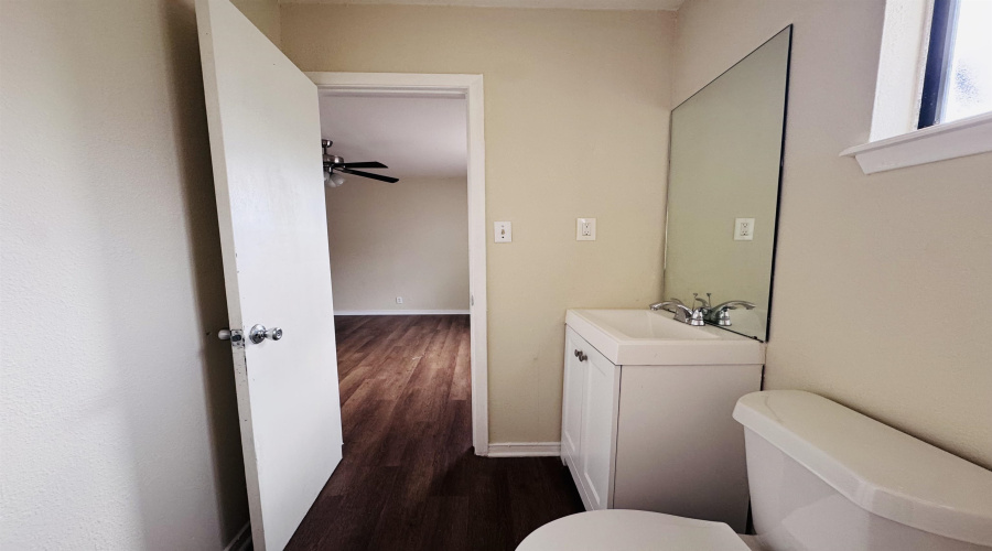 1303 E Eistetter St, Laredo, Texas 78041, 1 Bedroom Bedrooms, 2 Rooms Rooms,1 BathroomBathrooms,Residential,For Rent,1303 E Eistetter St,20264637