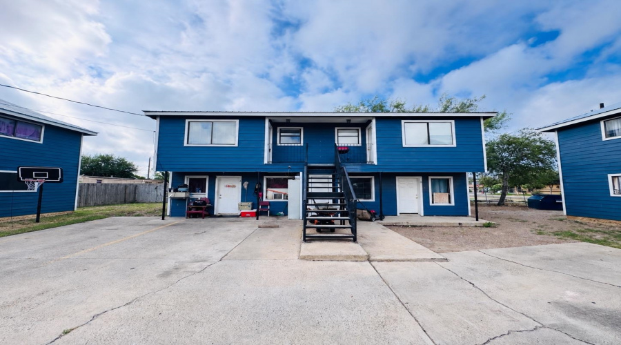 1303 E Eistetter St, Laredo, Texas 78041, 1 Bedroom Bedrooms, 2 Rooms Rooms,1 BathroomBathrooms,Residential,For Rent,1303 E Eistetter St,20264637