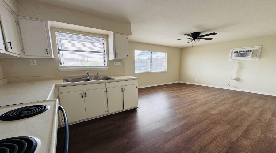 1303 E Eistetter St, Laredo, Texas 78041, 1 Bedroom Bedrooms, 2 Rooms Rooms,1 BathroomBathrooms,Residential,For Rent,1303 E Eistetter St,20264637
