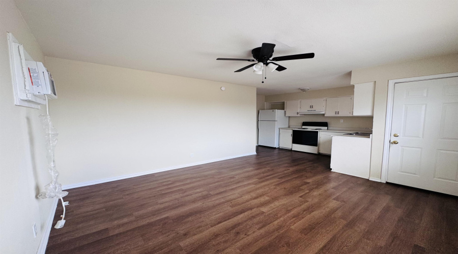 1303 E Eistetter St, Laredo, Texas 78041, 1 Bedroom Bedrooms, 2 Rooms Rooms,1 BathroomBathrooms,Residential,For Rent,1303 E Eistetter St,20264637