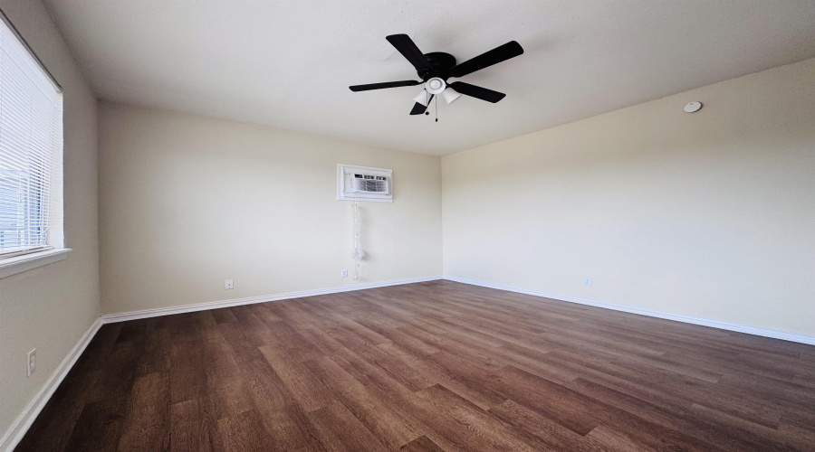 1303 E Eistetter St, Laredo, Texas 78041, 1 Bedroom Bedrooms, 2 Rooms Rooms,1 BathroomBathrooms,Residential,For Rent,1303 E Eistetter St,20264637