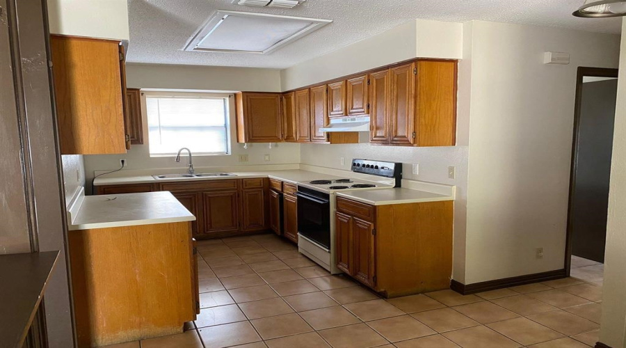 8617 Northridge Lp, Laredo, Texas 78041, 4 Bedrooms Bedrooms, 8 Rooms Rooms,2 BathroomsBathrooms,Residential,For Rent,8617 Northridge Lp,20264638