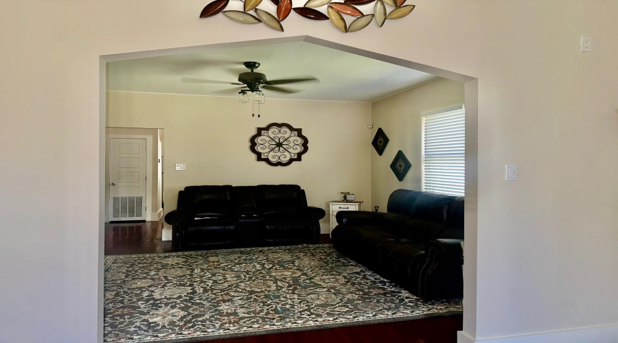 1619 Garfield St, Laredo, Texas 78043, 2 Bedrooms Bedrooms, 6 Rooms Rooms,1 BathroomBathrooms,Residential,For Sale,1619 Garfield St,20264639