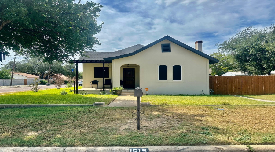1619 Garfield St, Laredo, Texas 78043, 2 Bedrooms Bedrooms, 6 Rooms Rooms,1 BathroomBathrooms,Residential,For Sale,1619 Garfield St,20264639
