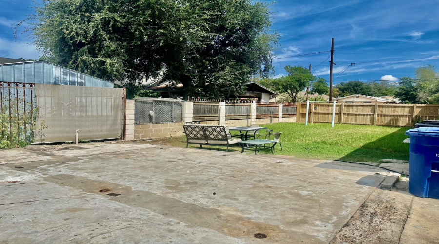 1619 Garfield St, Laredo, Texas 78043, 2 Bedrooms Bedrooms, 6 Rooms Rooms,1 BathroomBathrooms,Residential,For Sale,1619 Garfield St,20264639