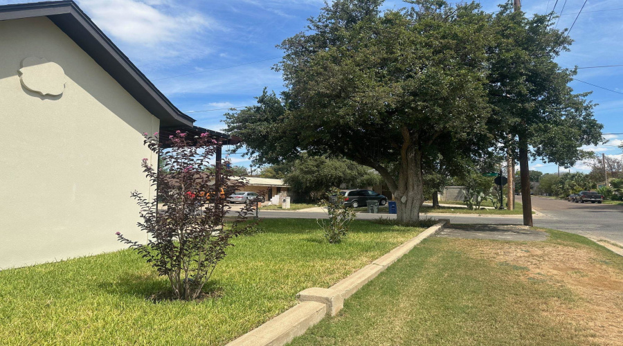 1619 Garfield St, Laredo, Texas 78043, 2 Bedrooms Bedrooms, 6 Rooms Rooms,1 BathroomBathrooms,Residential,For Sale,1619 Garfield St,20264639