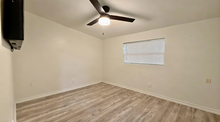 1907 Plum St, Laredo, Texas 78043, 3 Bedrooms Bedrooms, 5 Rooms Rooms,1 BathroomBathrooms,Residential,For Sale,1907 Plum St,20264641