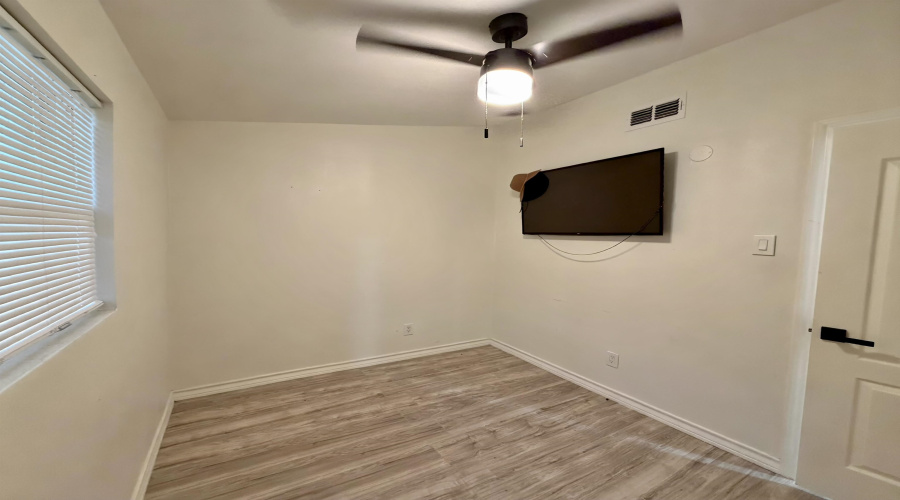 1907 Plum St, Laredo, Texas 78043, 3 Bedrooms Bedrooms, 5 Rooms Rooms,1 BathroomBathrooms,Residential,For Sale,1907 Plum St,20264641