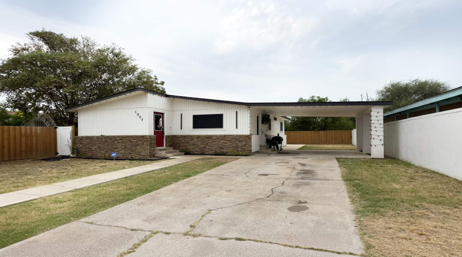 1907 Plum St, Laredo, Texas 78043, 3 Bedrooms Bedrooms, 5 Rooms Rooms,1 BathroomBathrooms,Residential,For Sale,1907 Plum St,20264641