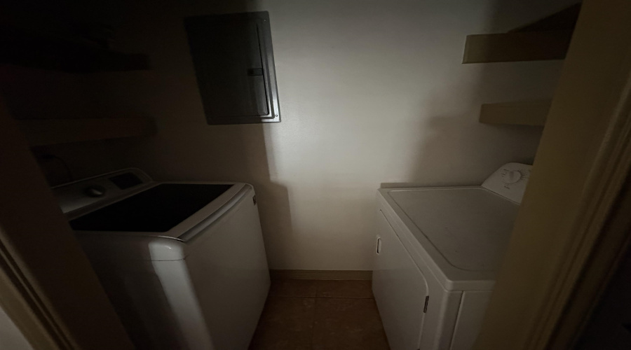 8216 Casa Verde Rd, Laredo, Texas 78041, 2 Bedrooms Bedrooms, 5 Rooms Rooms,2 BathroomsBathrooms,Residential,For Rent,8216 Casa Verde Rd,20264645
