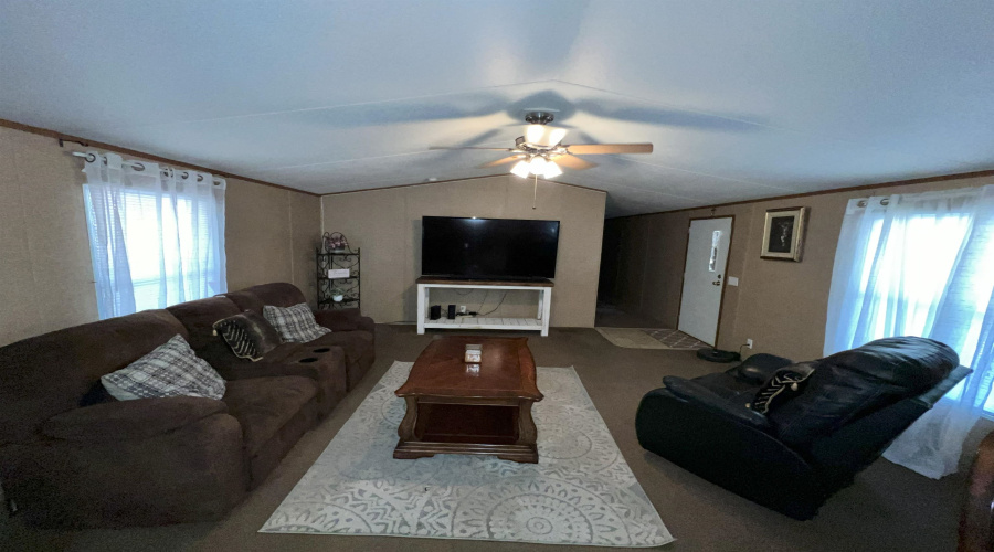 5303 Pharr Ln, Zapata, Texas 78076, 3 Bedrooms Bedrooms, 5 Rooms Rooms,2 BathroomsBathrooms,Residential,For Rent,5303 Pharr Ln,20264649