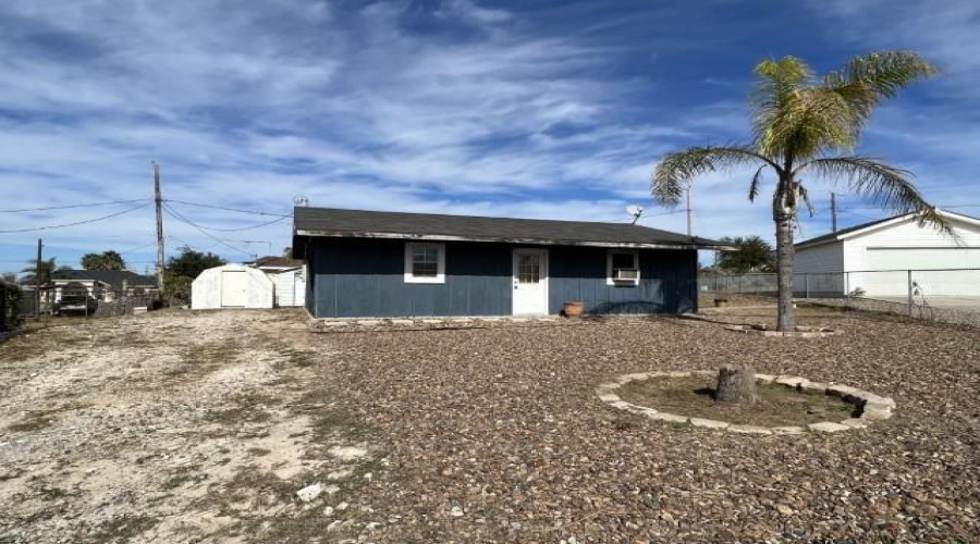 124 Vista Linda Dr, Zapata, Texas 78076, 2 Bedrooms Bedrooms, 4 Rooms Rooms,2 BathroomsBathrooms,Residential,For Rent,124 Vista Linda Dr,20264650