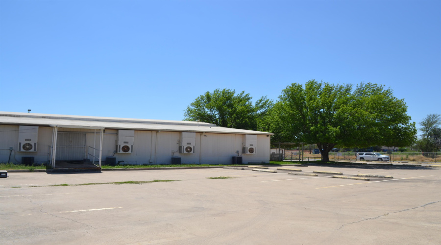 200 W Lyon St, Laredo, Texas 78041, 1 Room Rooms,4 BathroomsBathrooms,Commercial retail/office,For Sale,200 W Lyon St,20261480