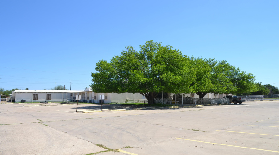 200 W Lyon St, Laredo, Texas 78041, 1 Room Rooms,4 BathroomsBathrooms,Commercial retail/office,For Sale,200 W Lyon St,20261480
