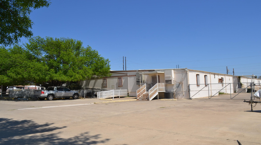 200 W Lyon St, Laredo, Texas 78041, 1 Room Rooms,4 BathroomsBathrooms,Commercial retail/office,For Sale,200 W Lyon St,20261480