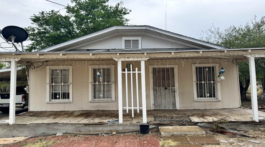 819 Rosario St, Laredo, Texas 78040, 4 Bedrooms Bedrooms, 6 Rooms Rooms,2 BathroomsBathrooms,Residential,For Sale,819 Rosario St,20264654