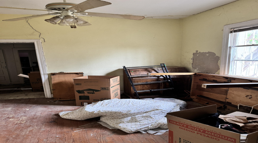 819 Rosario St, Laredo, Texas 78040, 4 Bedrooms Bedrooms, 6 Rooms Rooms,2 BathroomsBathrooms,Residential,For Sale,819 Rosario St,20264654