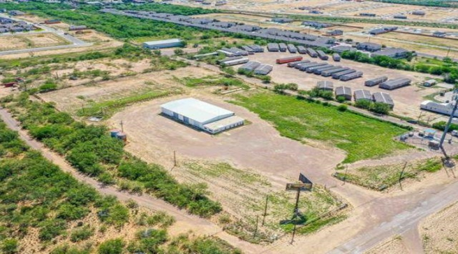 5215 U.S. Hwy 83 South, LAREDO, Texas 78046, 1 Bedroom Bedrooms, 21 Rooms Rooms,3 BathroomsBathrooms,Commercial/industrial,For Sale,5215 U.S. Hwy 83 South,20264661